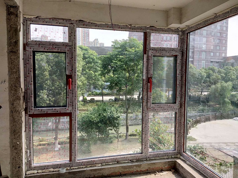 金湖都市華城鋁包木門窗安裝實拍