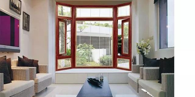 陽臺(tái)上用平開窗還是推拉窗？