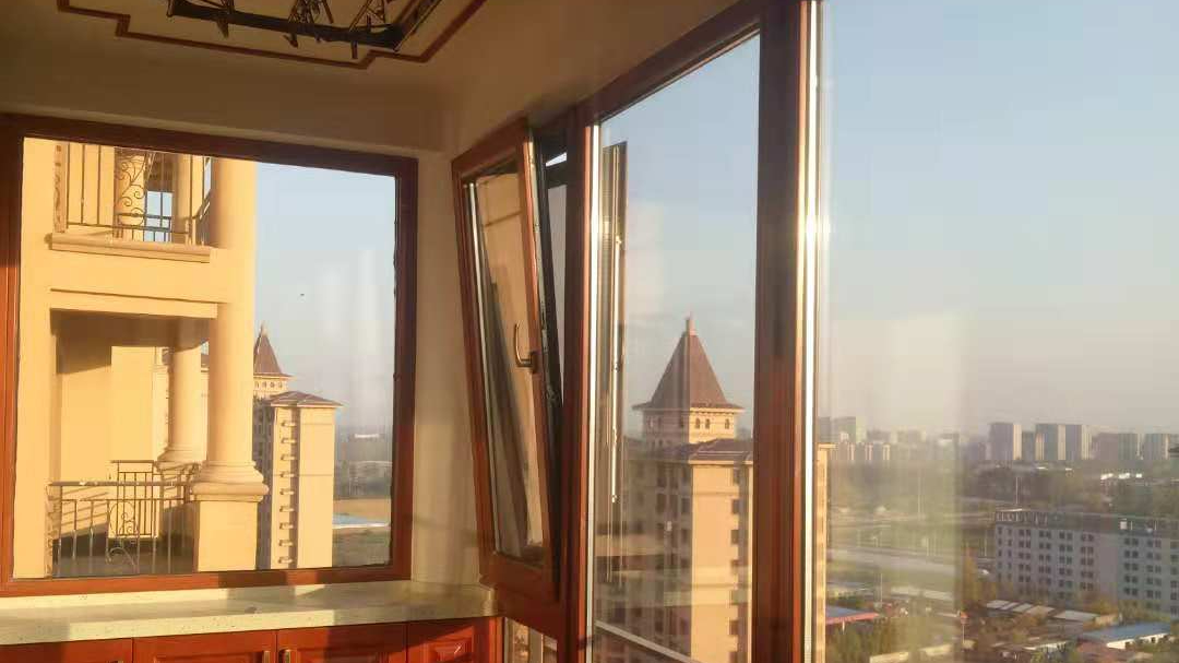 金堂木為尚陽城業主提供鋁包木封陽臺案例