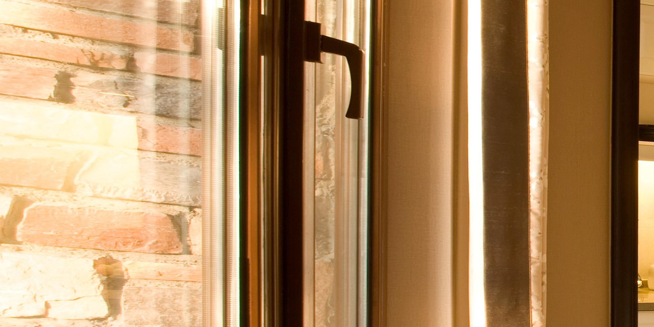 鋁包木門窗日常保養